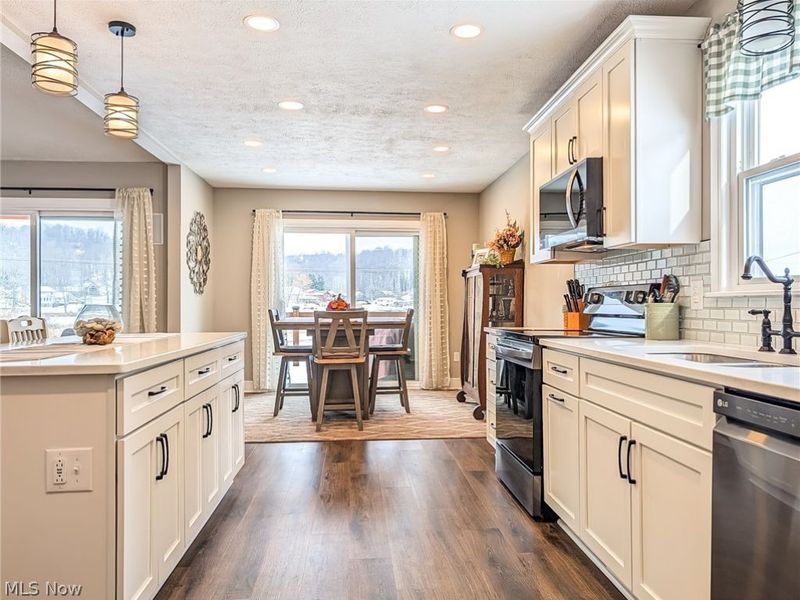 546 E Mohawk Drive, Malvern, OH 44644 Photo 17