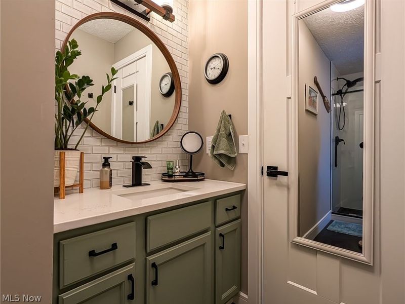 546 E Mohawk Drive, Malvern, OH 44644 Photo 24