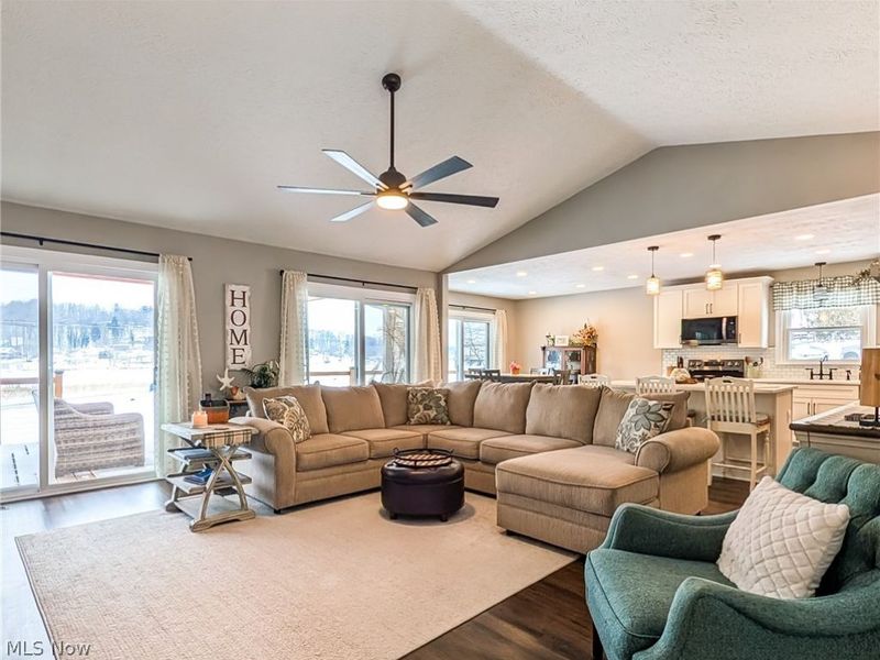 546 E Mohawk Drive, Malvern, OH 44644 Photo 4