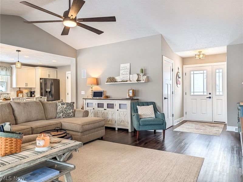 546 E Mohawk Drive, Malvern, OH 44644 Photo 6