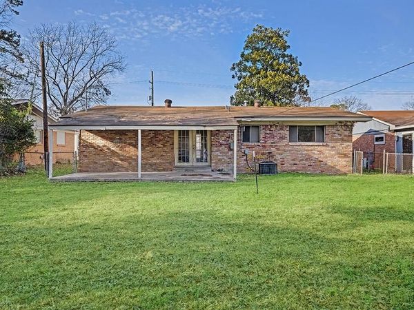 504 Redwater Road, Wake Village, TX 75501