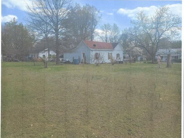 138 Lewis Street , Liberty, NC 27298