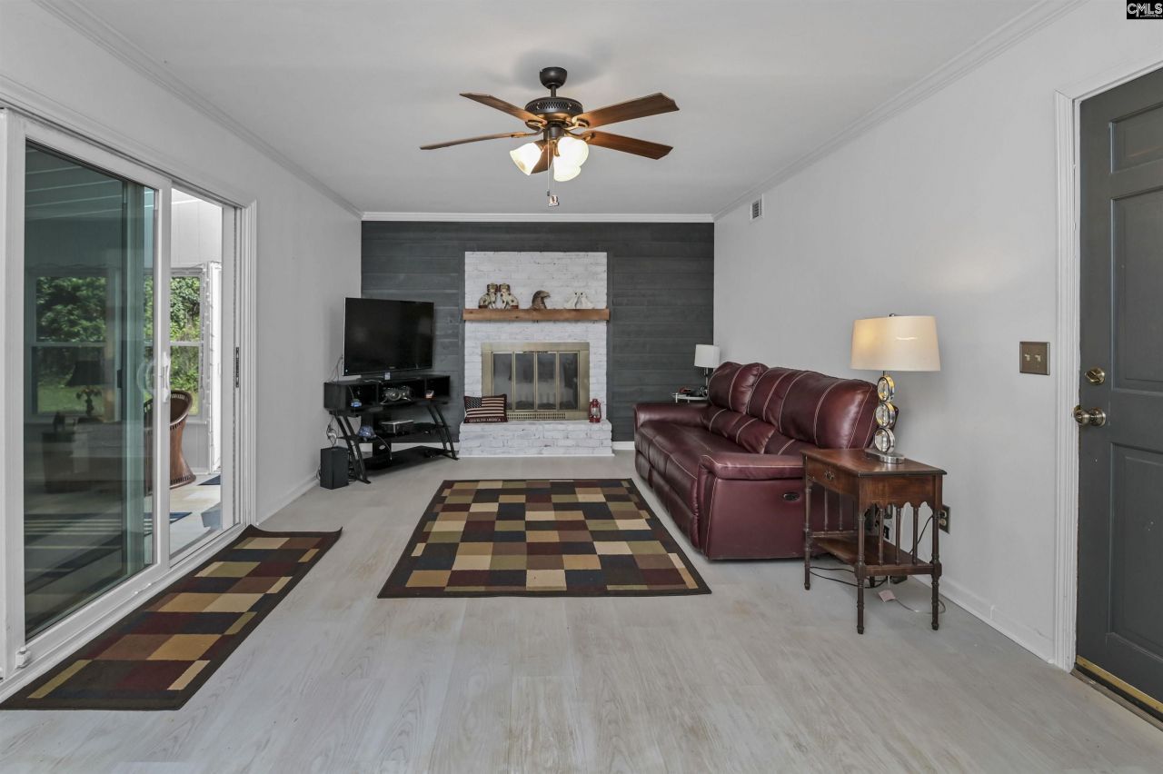 230 Bishopgate Road  Photo 13