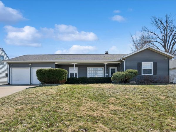 2421 10th Ave SW , Cedar Rapids, IA 52404