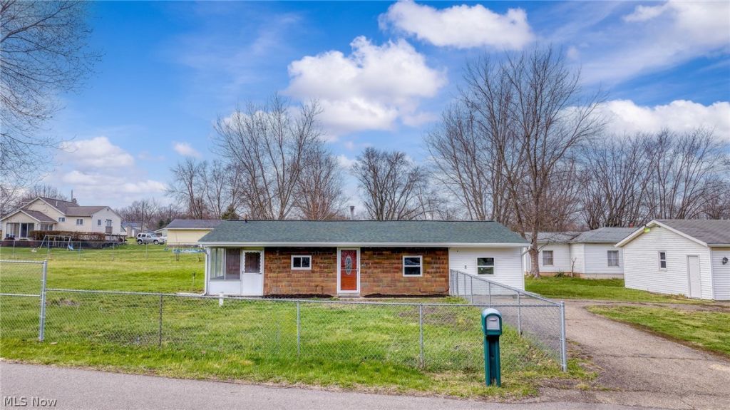 4321 30th Street Ne, Canton, OH 44705 Main Photo