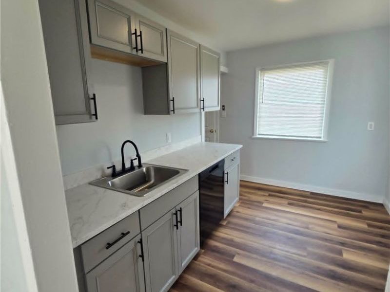 12408 Matherson Avenue, Cleveland, OH 44135 Photo 4