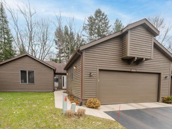 2520 Highpointe Drive, Kalamazoo, MI 49008