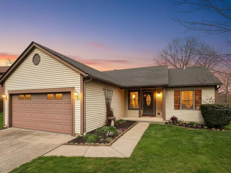 384 Sandburr Drive , Columbus, OH 43230 Photo 1