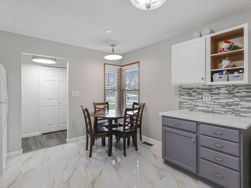 384 Sandburr Drive , Columbus, OH 43230 Photo 10