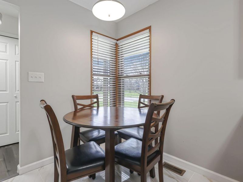 384 Sandburr Drive , Columbus, OH 43230 Photo 12