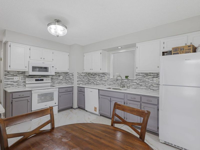 384 Sandburr Drive , Columbus, OH 43230 Photo 13