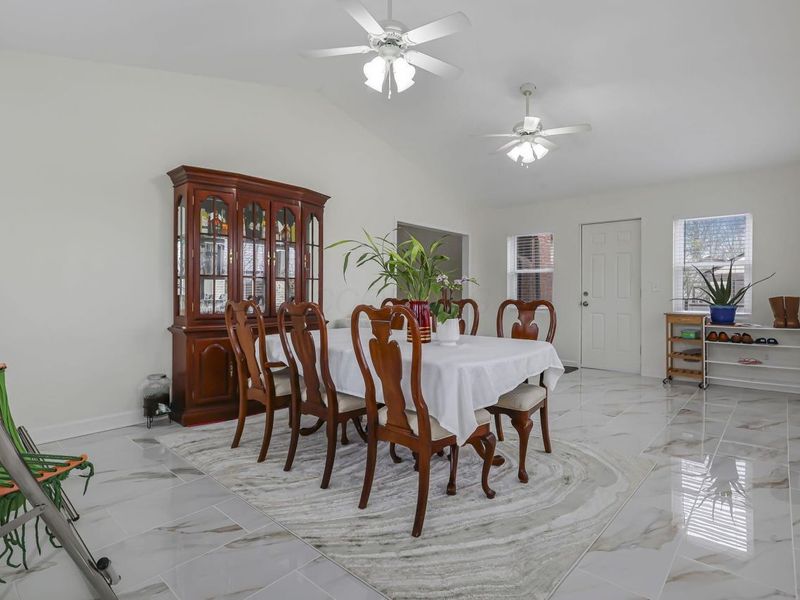 384 Sandburr Drive , Columbus, OH 43230 Photo 17