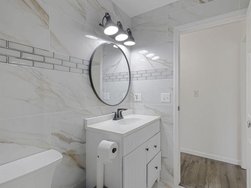 384 Sandburr Drive , Columbus, OH 43230 Photo 21