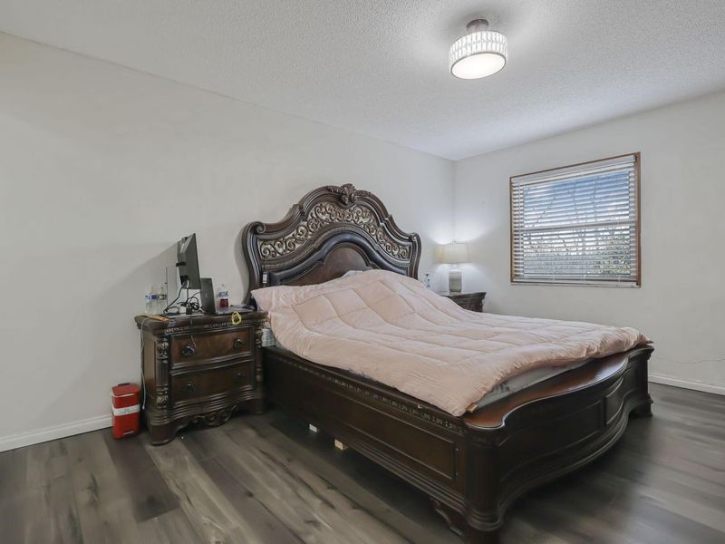 384 Sandburr Drive , Columbus, OH 43230 Photo 26