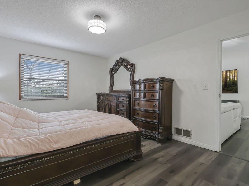 384 Sandburr Drive , Columbus, OH 43230 Photo 28