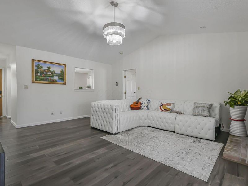 384 Sandburr Drive , Columbus, OH 43230 Photo 3