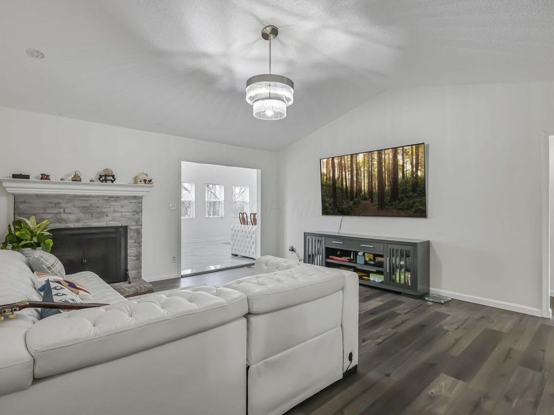 384 Sandburr Drive , Columbus, OH 43230 Photo 5