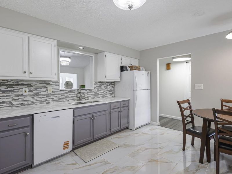 384 Sandburr Drive , Columbus, OH 43230 Photo 8