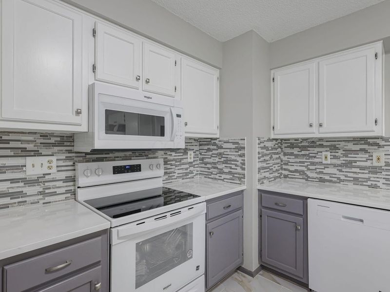 384 Sandburr Drive , Columbus, OH 43230 Photo 9