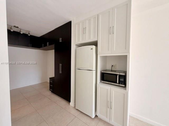 2445 Lake Pancoast Dr, Unit 7, Miami Beach, FL 33140 Photo