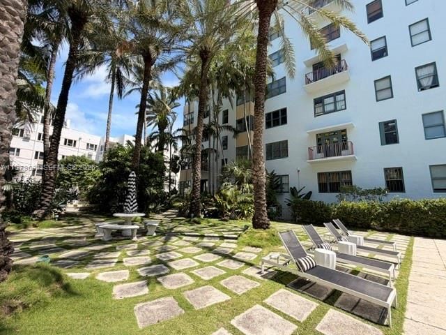 2445 Lake Pancoast Dr, Unit 7, Miami Beach, FL 33140 Photo