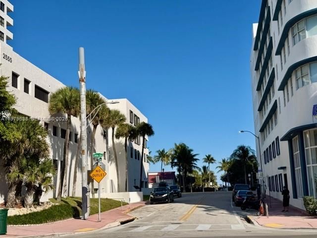 2445 Lake Pancoast Dr, Unit 7, Miami Beach, FL 33140 Photo