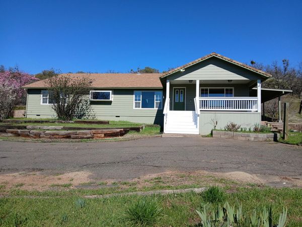 1360 W Linn Road, Eagle Point, OR 97524