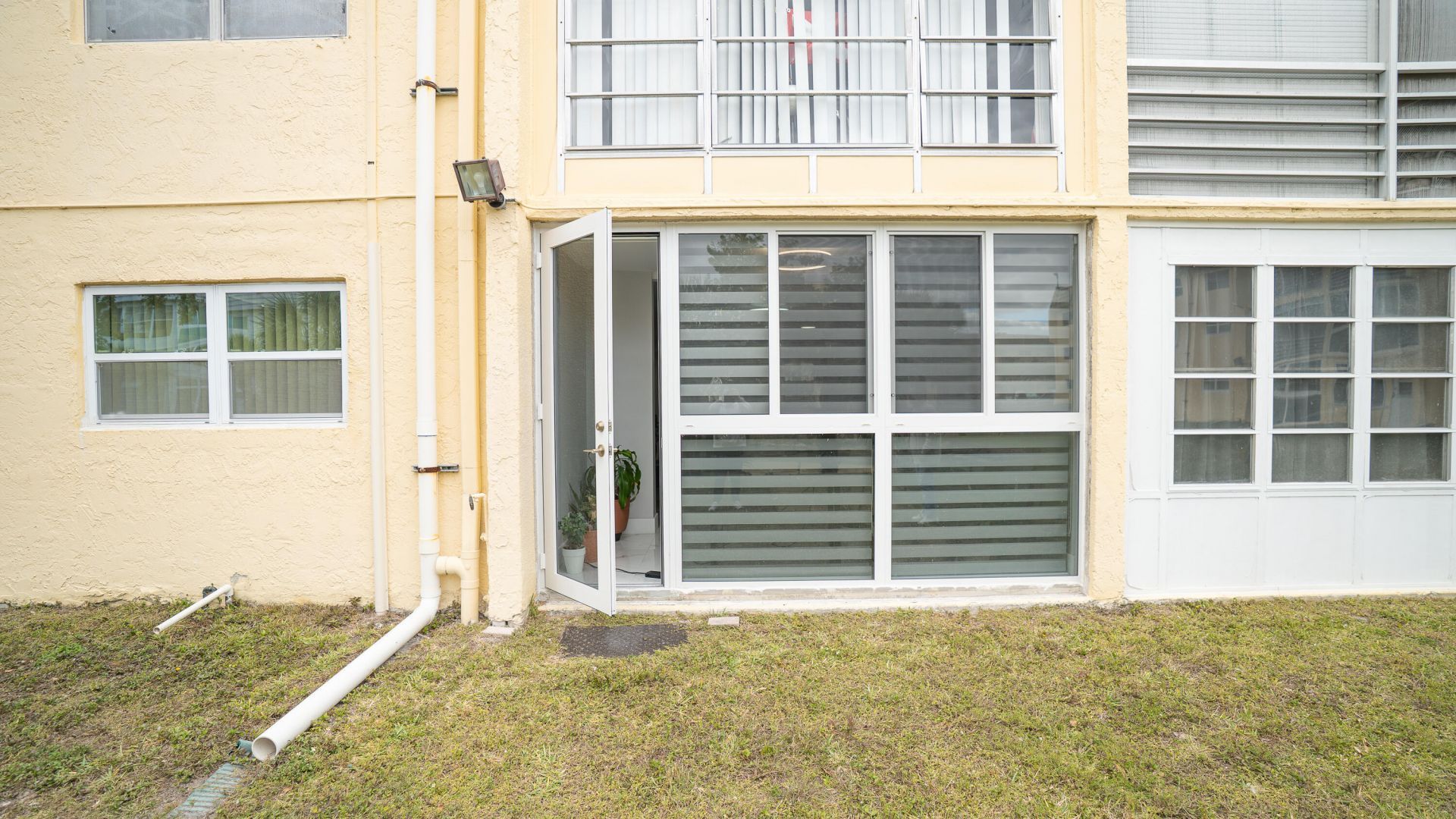 8285 Sunrise Lakes Boulevard, Unit 110, Sunrise, FL 33322 Photo