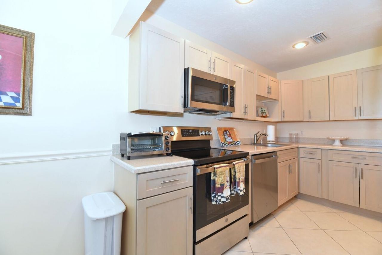 17 E Stratford Dr Drive E, Unit F, Boynton Beach, FL 33436 Photo