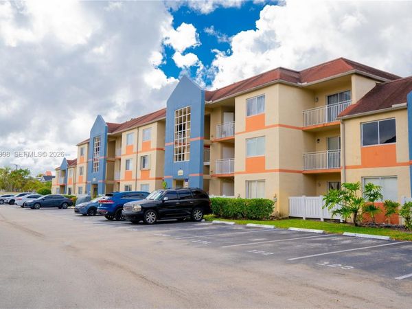 18890 NW 57 ave , Unit 210, Hialeah, FL 33015