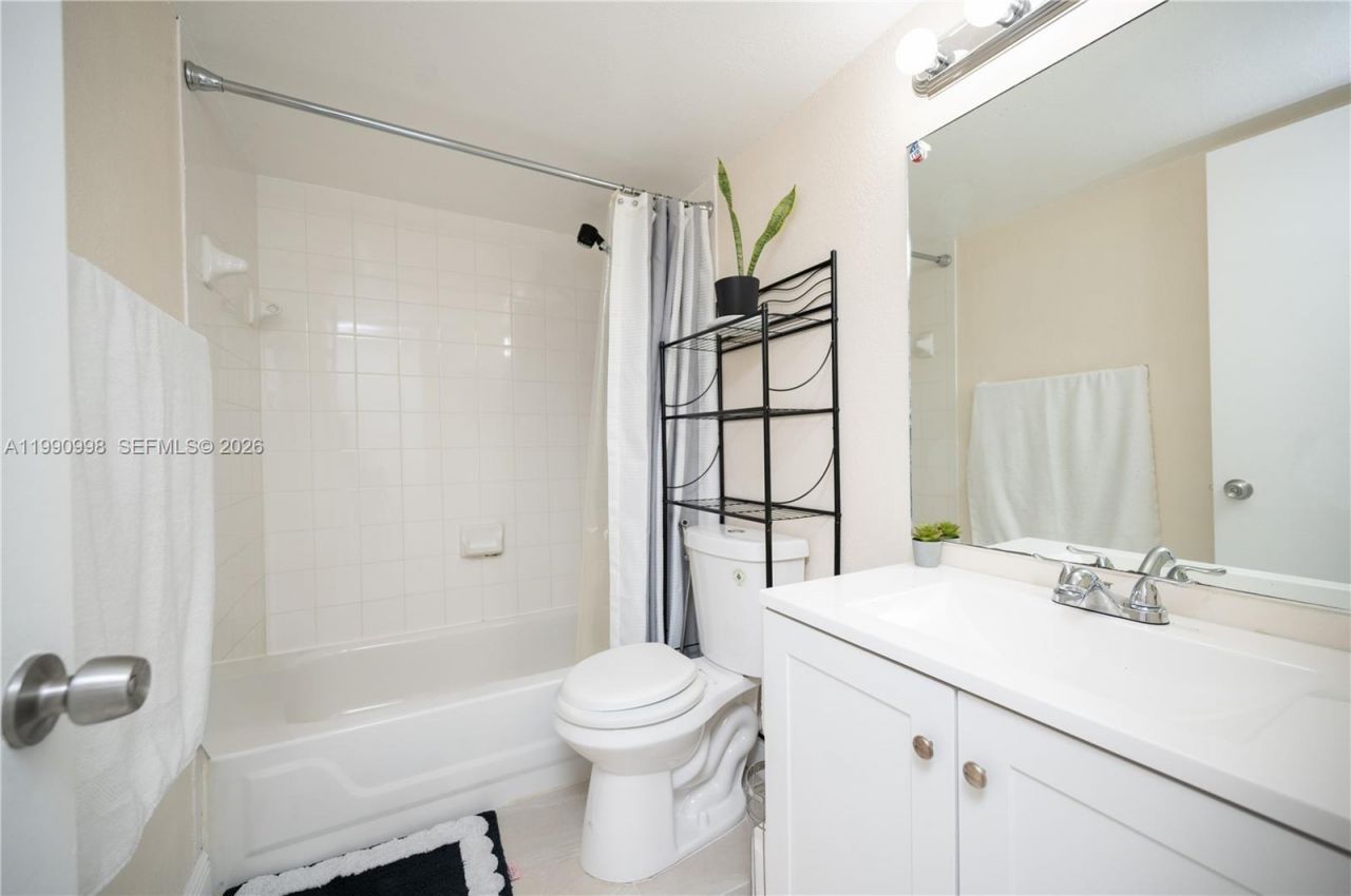 18890 NW 57 Ave , Unit 210, Hialeah, FL 33015 Photo