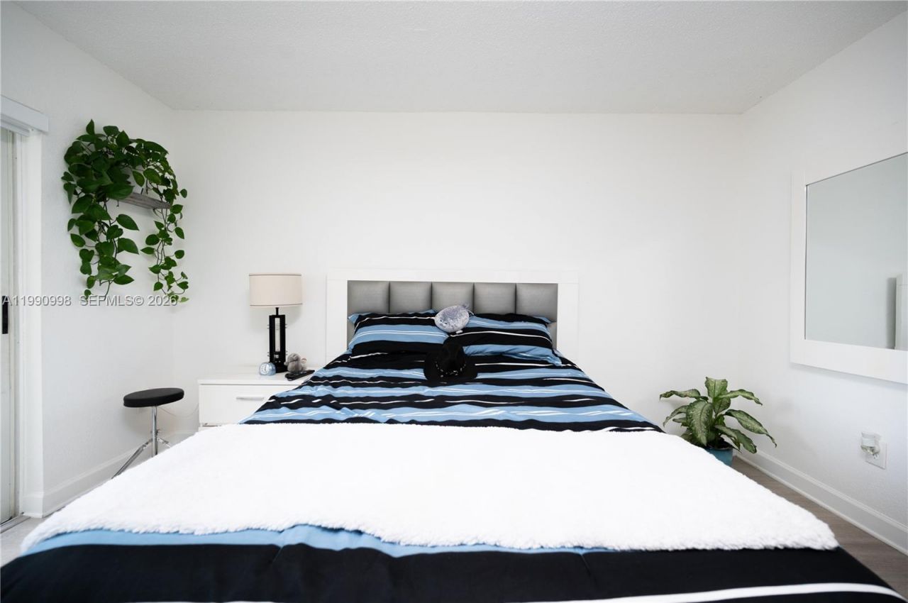 18890 NW 57 Ave , Unit 210, Hialeah, FL 33015 Photo