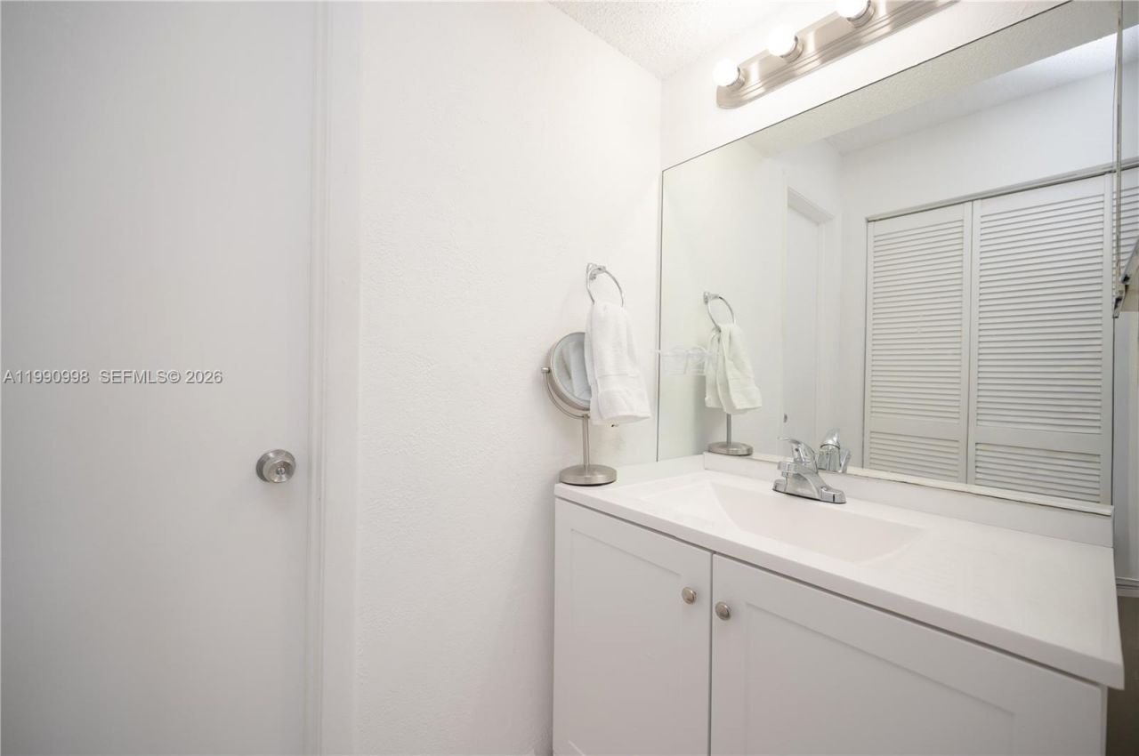 18890 NW 57 Ave , Unit 210, Hialeah, FL 33015 Photo