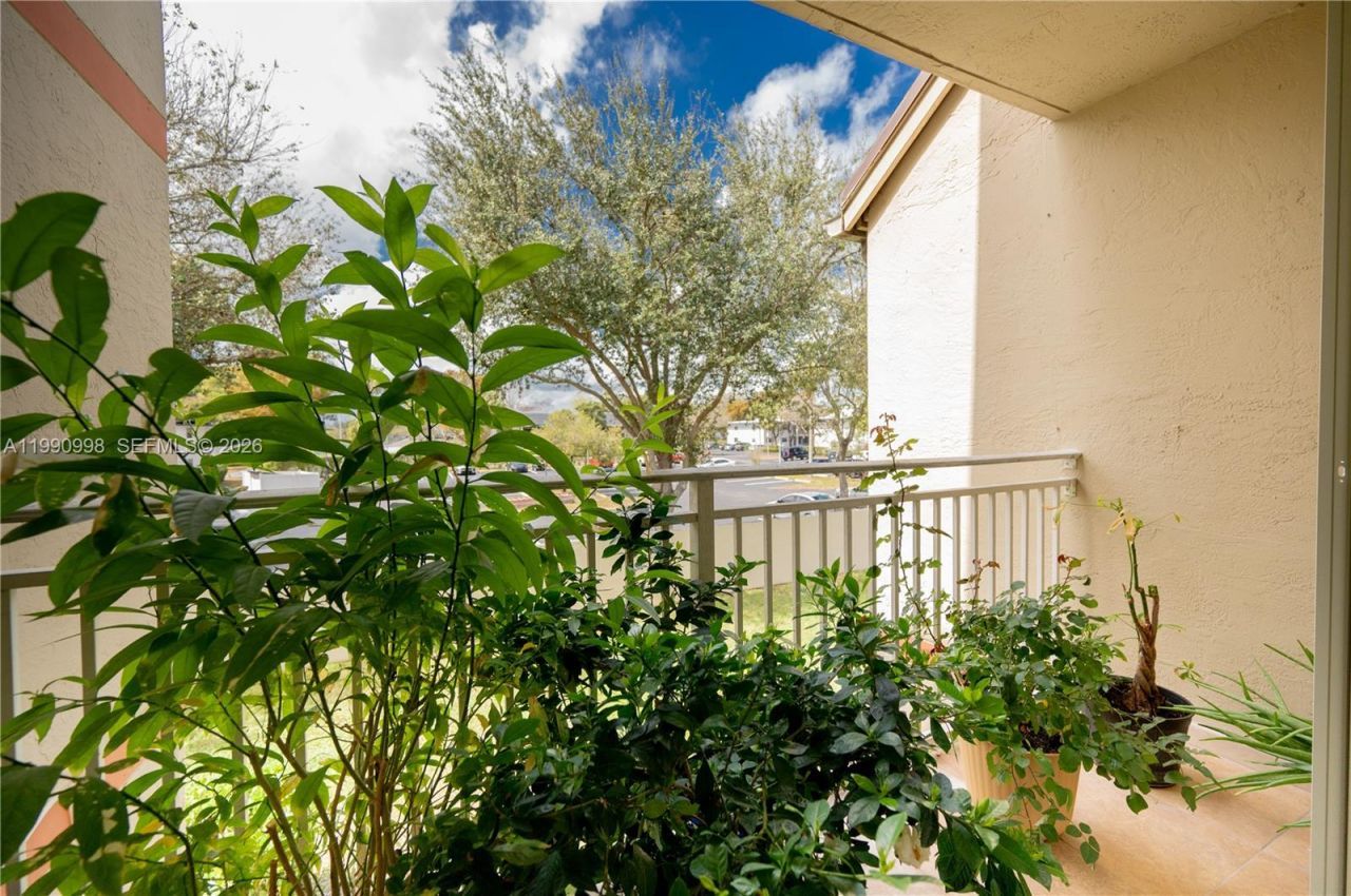 18890 NW 57 Ave , Unit 210, Hialeah, FL 33015 Photo