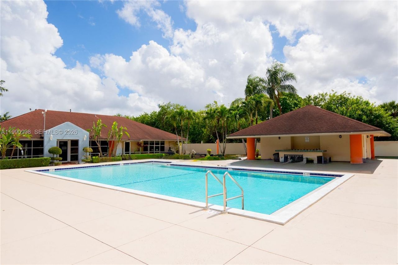 18890 NW 57 Ave , Unit 210, Hialeah, FL 33015 Photo