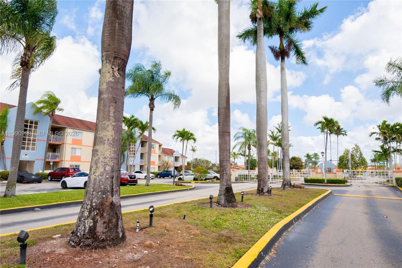 18890 NW 57 Ave , Unit 210, Hialeah, FL 33015 Photo