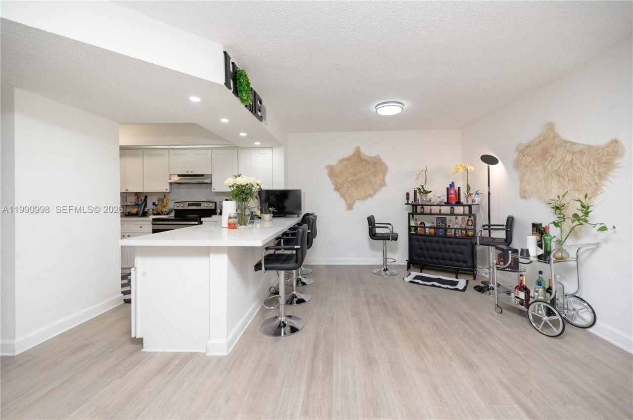 18890 NW 57 Ave , Unit 210, Hialeah, FL 33015 Photo