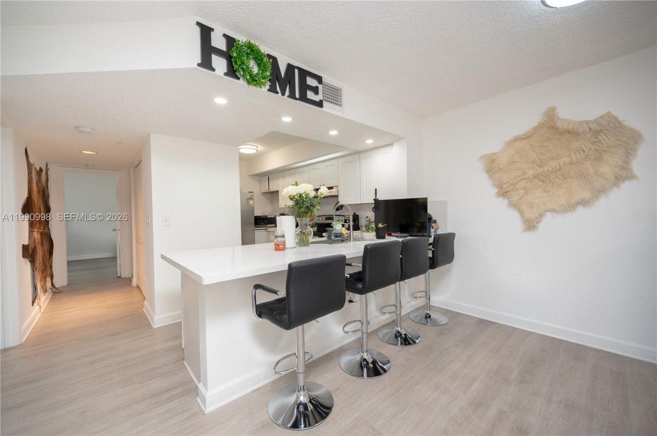 18890 NW 57 Ave , Unit 210, Hialeah, FL 33015 Photo