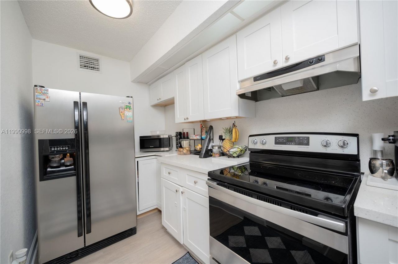 18890 NW 57 Ave , Unit 210, Hialeah, FL 33015 Photo