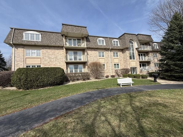 908 Swan Drive, Unit 2d, Dyer, IN 46311