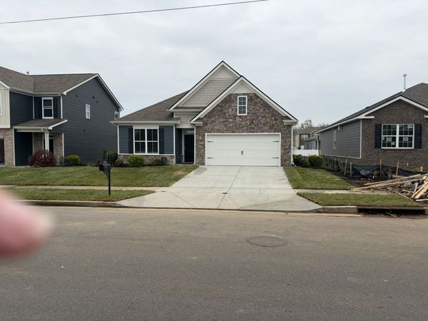 5010 Hunters Village Dr , Lebanon, TN 37087