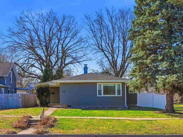 1009 E 2nd Street, Washington, IA 52353