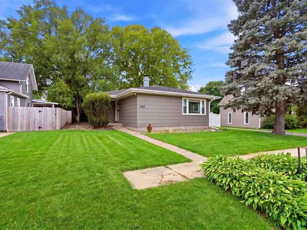 1009 E 2nd Street, Washington, IA 52353