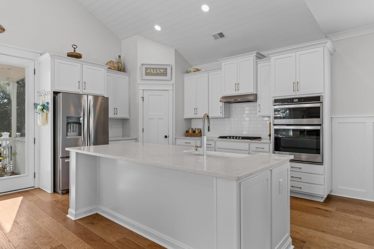 1131 Oak Bluff Avenue Photo 9