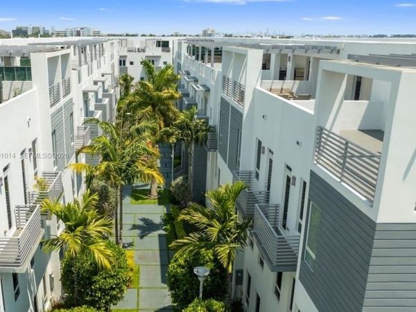 9133 NW 33rd St , Doral, FL 33172