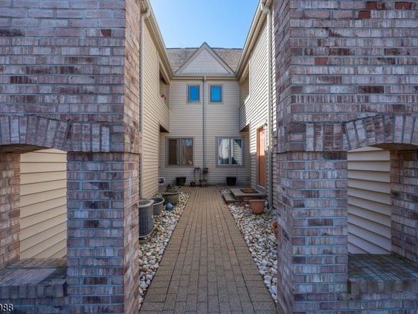 51 Sunrise Dr, Hanover, NJ 07981