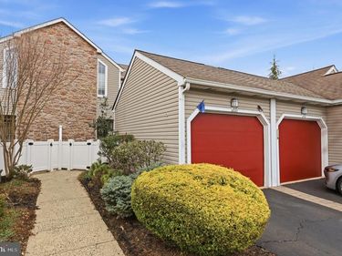 2105 POTTERS PLACE, HOLLAND, PA 18966