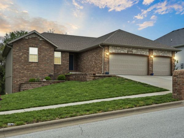 1093 E Lakota Street, Nixa, MO 65714