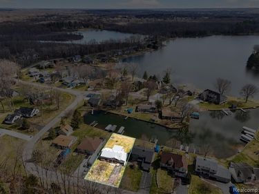 3318 Shawnee Trail, Hamburg Twp, MI 48169