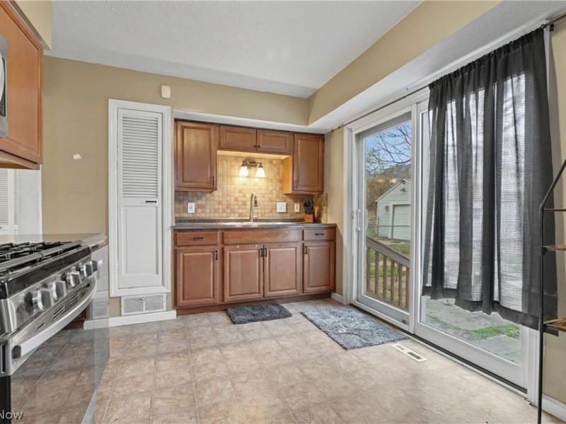 1623 Sunset Avenue, Akron, OH 44301 Photo 9